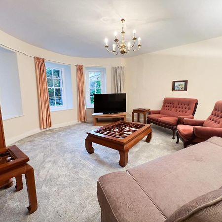 Spacious Flat Sleeps 8 Near Princes Street เอดินบะระ ภายนอก รูปภาพ