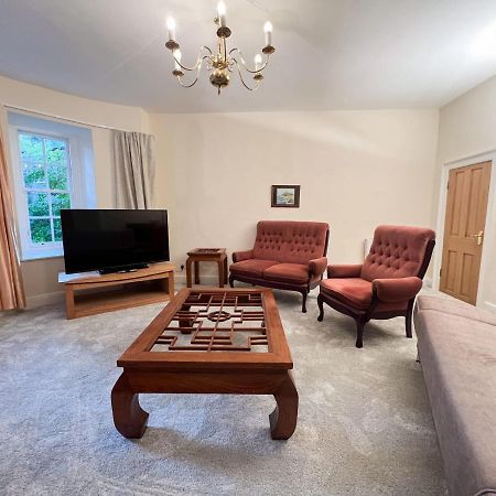 Spacious Flat Sleeps 8 Near Princes Street เอดินบะระ ภายนอก รูปภาพ
