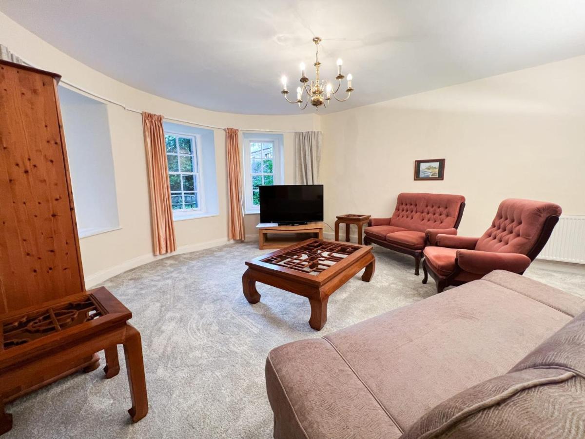 Spacious Flat Sleeps 8 Near Princes Street เอดินบะระ ภายนอก รูปภาพ