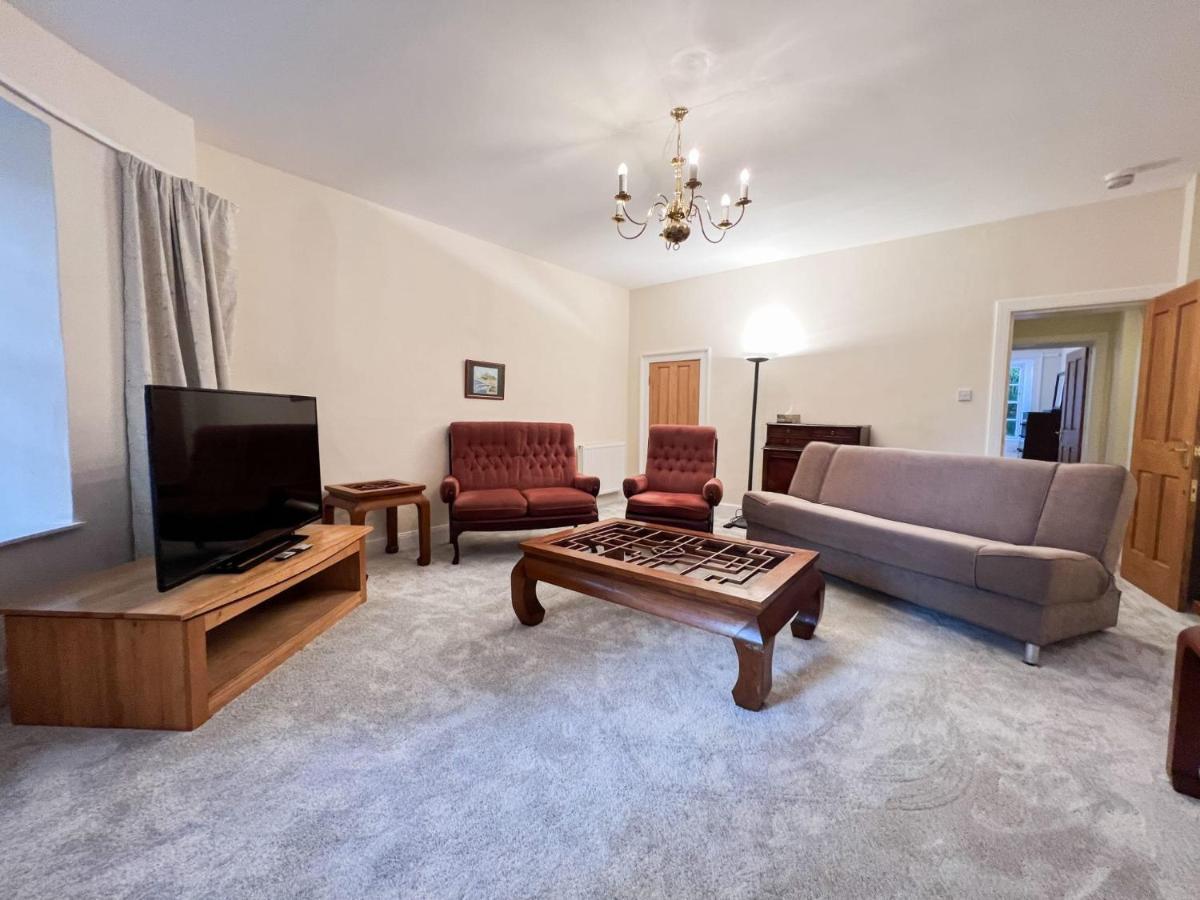 Spacious Flat Sleeps 8 Near Princes Street เอดินบะระ ภายนอก รูปภาพ