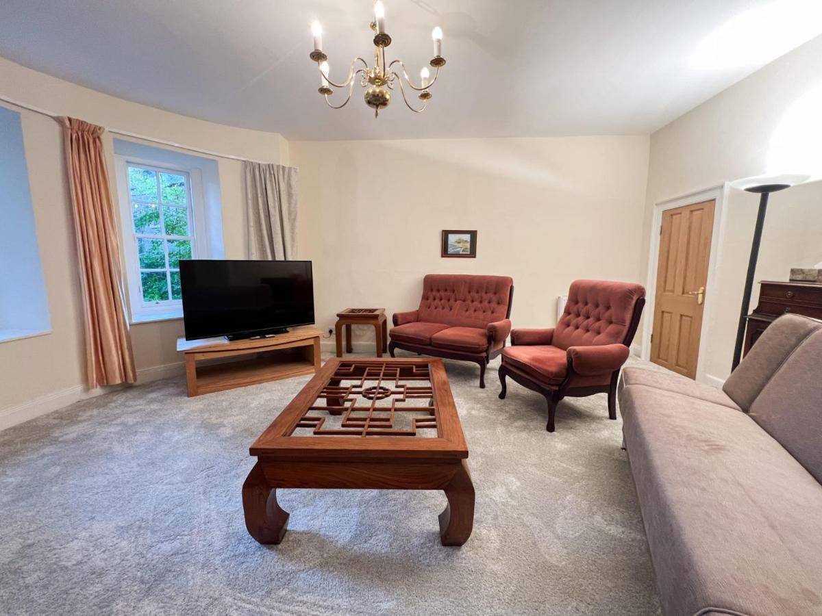 Spacious Flat Sleeps 8 Near Princes Street เอดินบะระ ภายนอก รูปภาพ