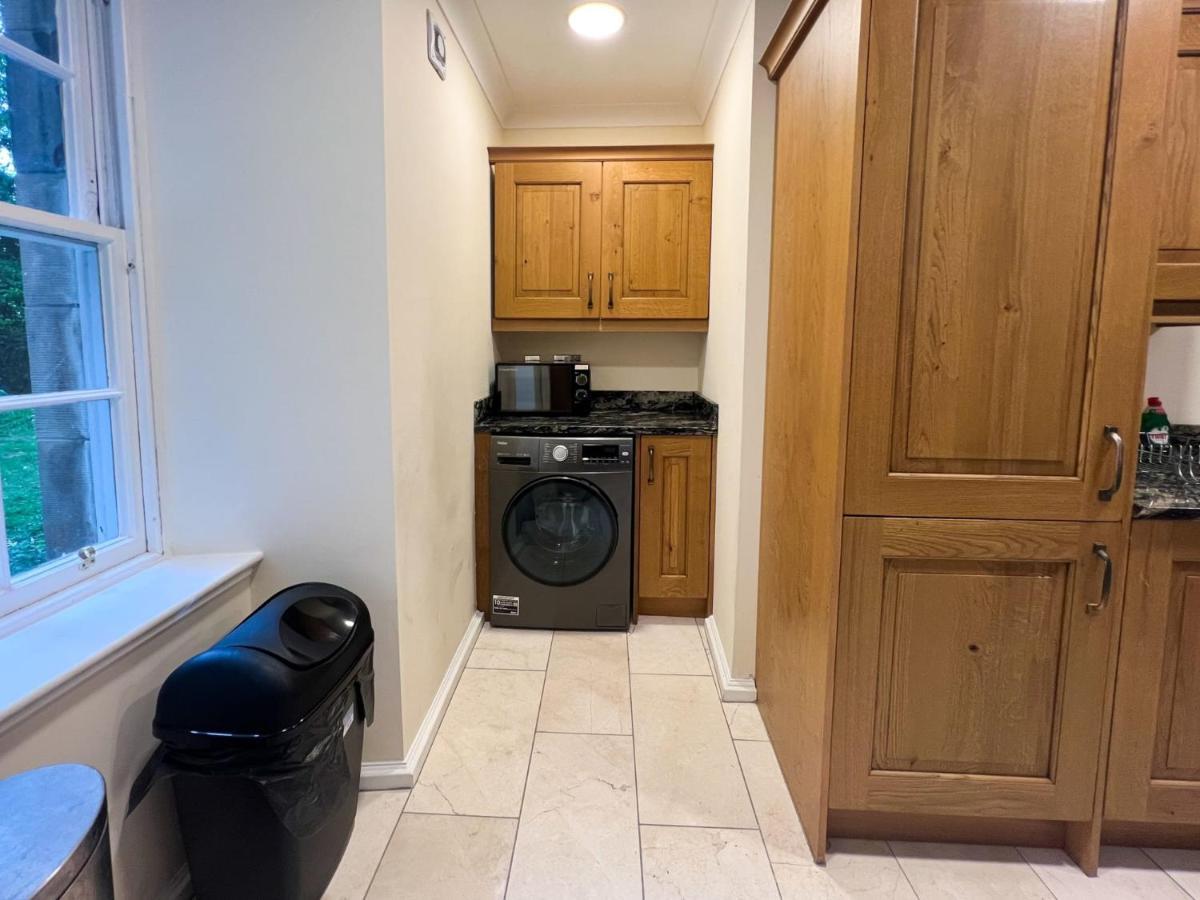 Spacious Flat Sleeps 8 Near Princes Street เอดินบะระ ภายนอก รูปภาพ