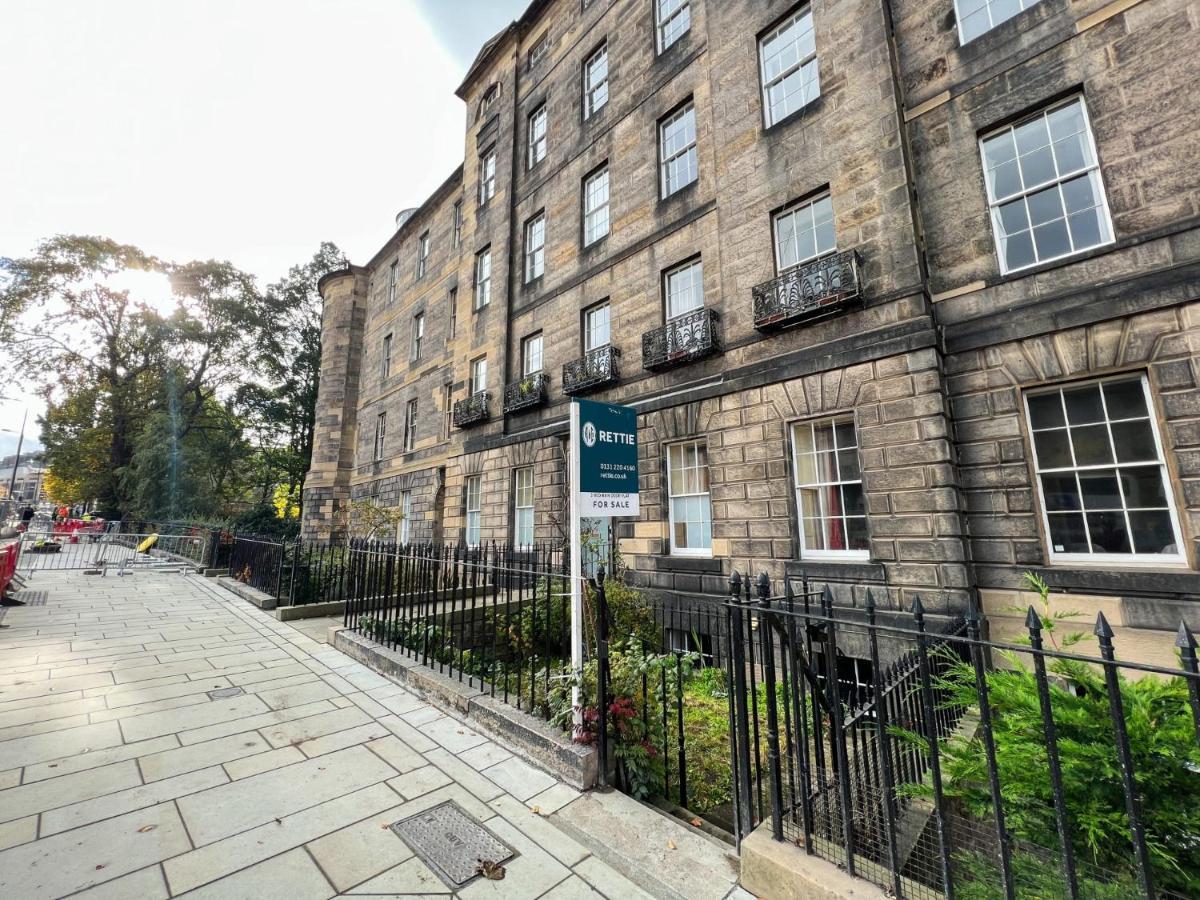 Spacious Flat Sleeps 8 Near Princes Street เอดินบะระ ภายนอก รูปภาพ