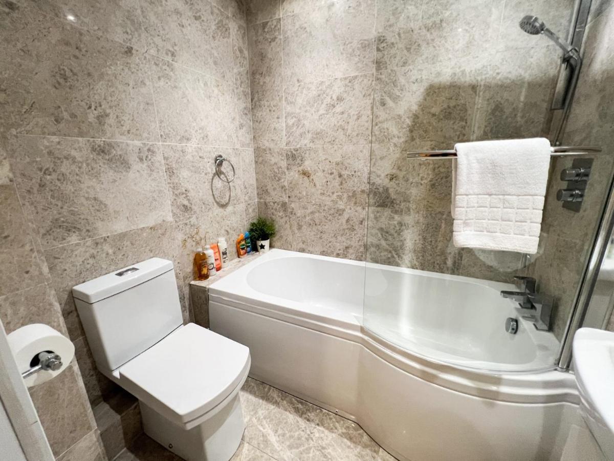Spacious Flat Sleeps 8 Near Princes Street เอดินบะระ ภายนอก รูปภาพ